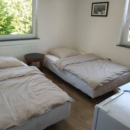 Gastehaus Naher Porsche Fabrik Zimmer/room 24 شتوتغارت