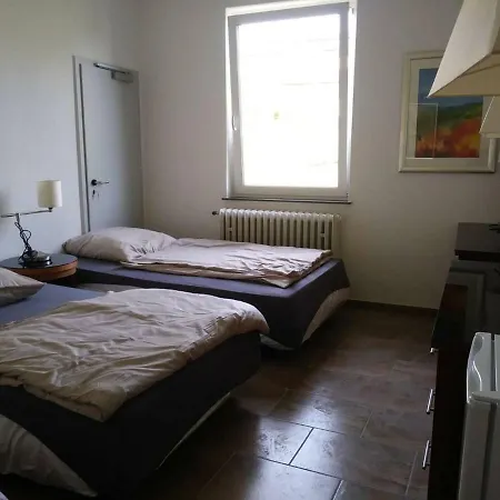 Gastehaus Naher Porsche Fabrik Zimmer/room 24 Stuttgart